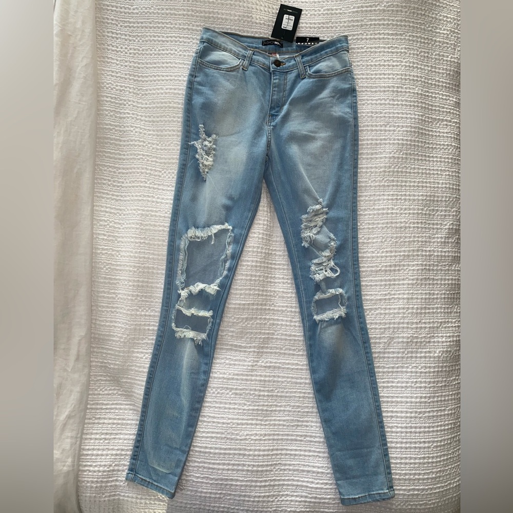 *NEW Fashion Nova- ‘Beach Bum Jeans’.